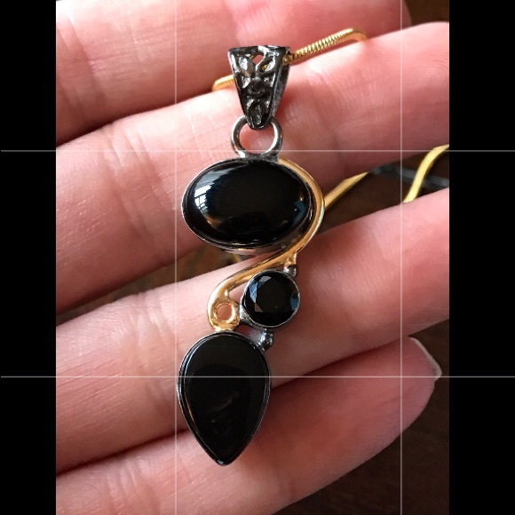 Cute Black onyx Rhodium Necklace w GF yellow chain - Picture 2 of 8